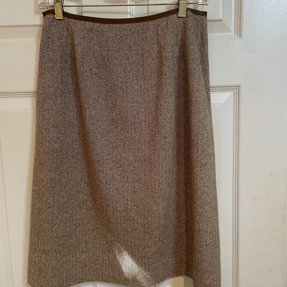 Brown herringbone pattern skirt - Picture 1 of 2